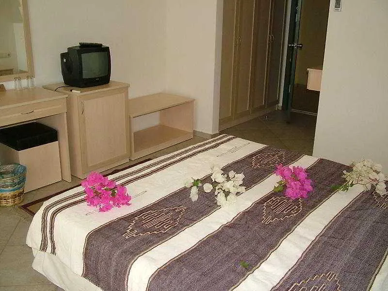 Zeytinada Hotel Torba